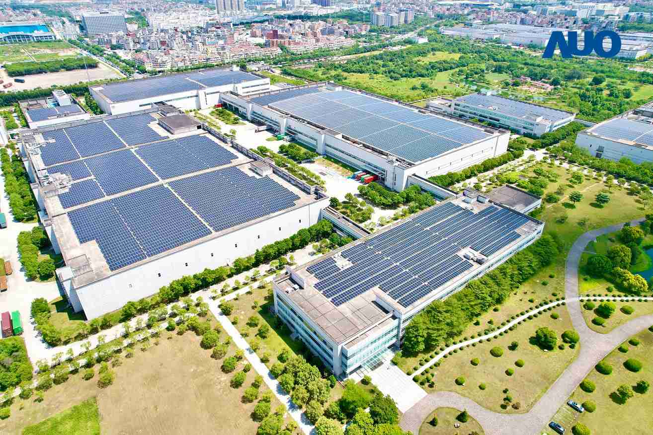 冰球突破厦门推动智能制造同时，，，透过绿电创能纵深推进绿色转型，，，厂区全屋顶铺设太阳能光伏板，，，，每年太阳能发电 2,600多万度